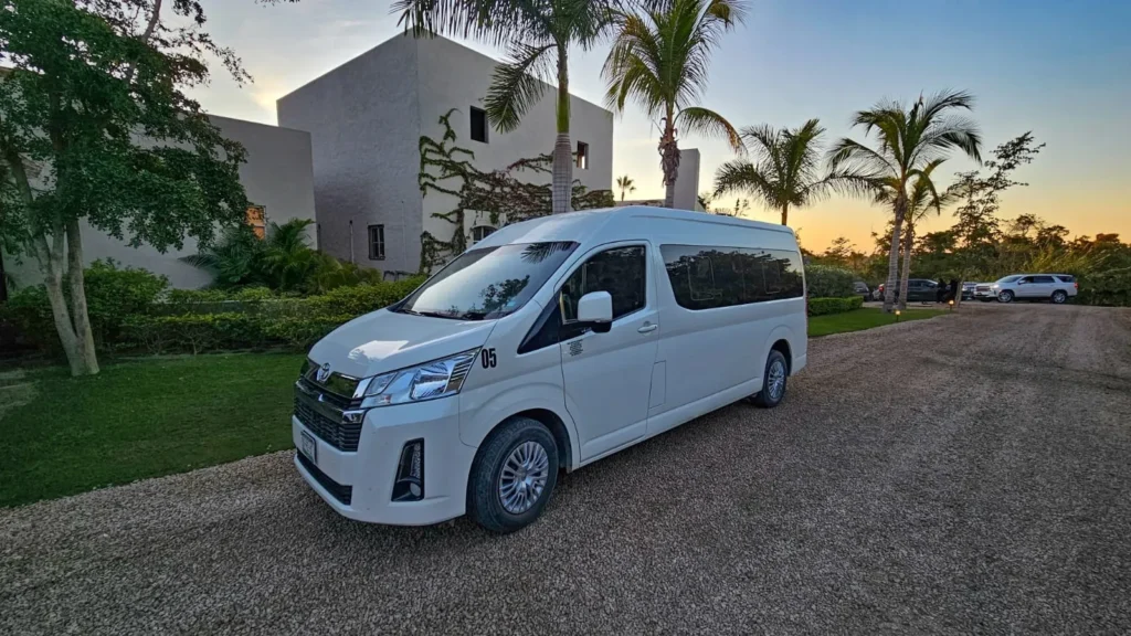 Airport transportation in Todos Santos with Omega Tours