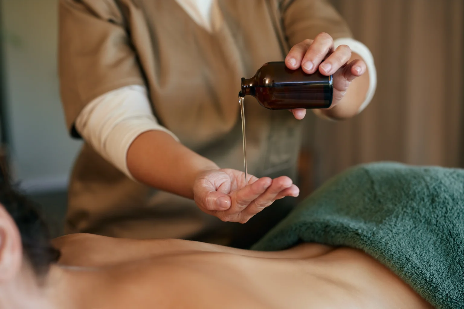 PRIVATE HOLISTIC MASSAGE EXPERIENCE 30