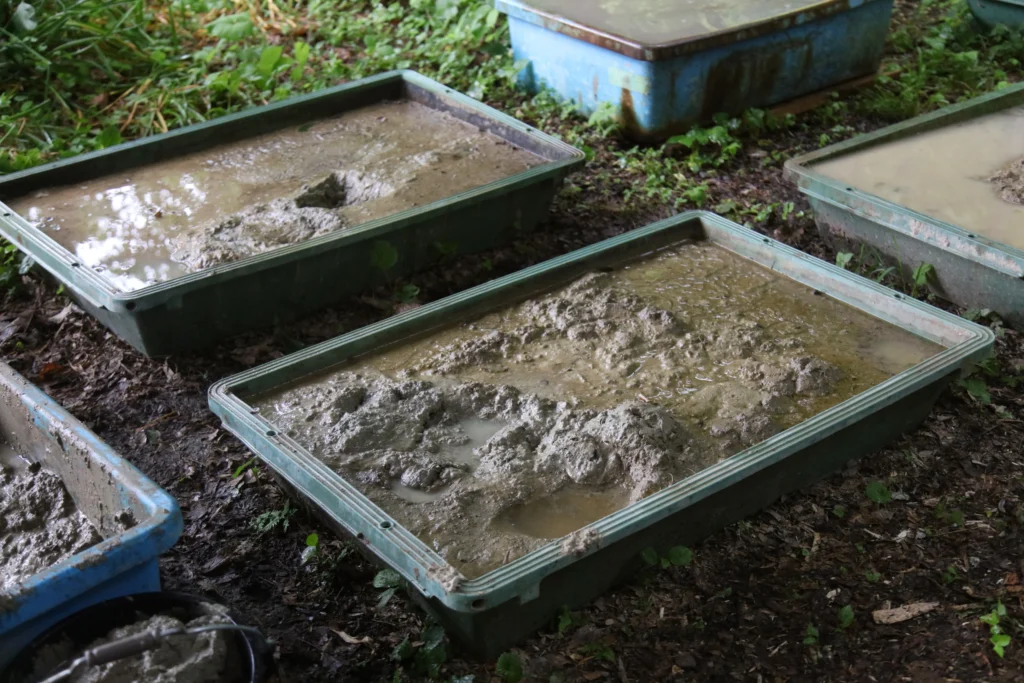 cLAY GRAOUNDING 2